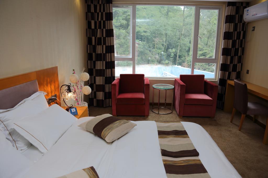 Panshan Tingquan Tuwo Holiday Resort Leshan Quarto foto